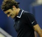 Federer ride dopo il colpo sotto le gambe