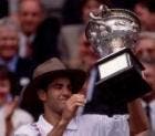 Sampras col trofeo vinto in Australia nel '94