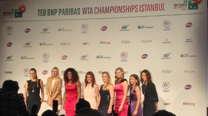 Le otto partecipanti al WTA Championships posano per i fotografi