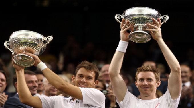 Marray e Nielsen con il trofeo di Wimbledon