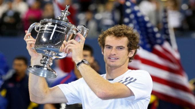 Andy Murray solleva il trofeo degli Us Open (Clive Brunskill, Getty Images)