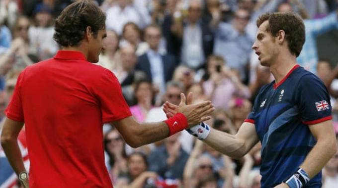 Stretta di mano tra Roger Federer ed Andy Murray alle Olimpiadi di Londra