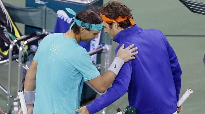 Stretta di mano tra Federer e Nadal al termine della sfida vinta dallo spagnolo al Masters 1000 di Indian Wells