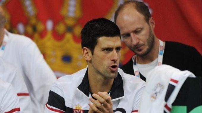 Novak Djokovic incita i suoi compagni