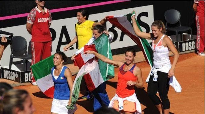 La squadra italiana di Fed Cup festeggia il quarto trionfo