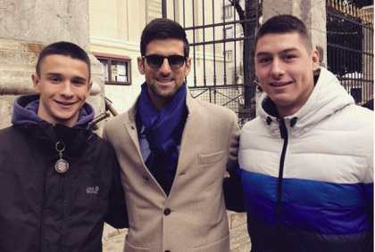 Novak Djokovic con gli occhiali da sole