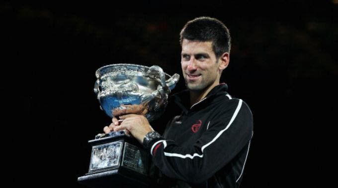 Novak Djokovic, sponsorizzato Tacchini, con il trofeo degli Australian Open (Photo by Quinn Rooney/Getty Images Sport)