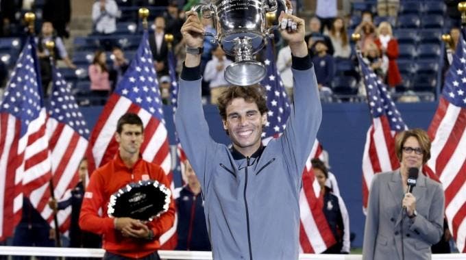 Rafael Nadal con la coppa degli US Open 2013
