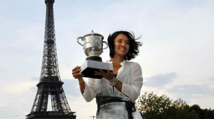 Li Na celebra la vittoria al Roland Garros