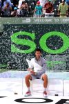 Djokovic con il trofeo, Miami 2014 (foto ART SEITZ)