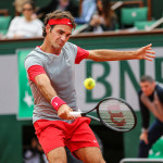 Roger Federer in azione al Roland Garros 2014 (foto by IKE LEUS)