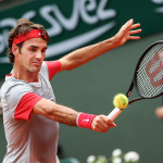 Roger Federer in azione al Roland Garros 2014 (foto by IKE LEUS)