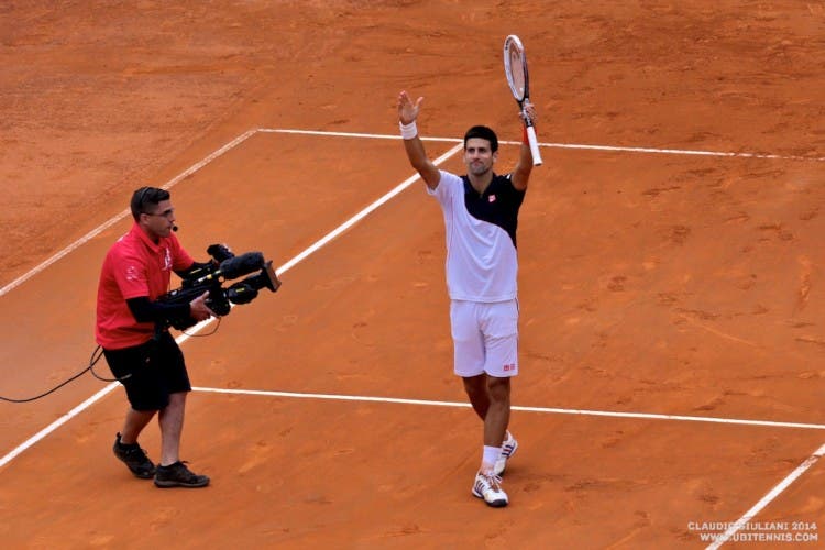 Braccia al cielo e baci: Djokovic vince il torneo di Roma 2014 (foto C. GIULIANI)