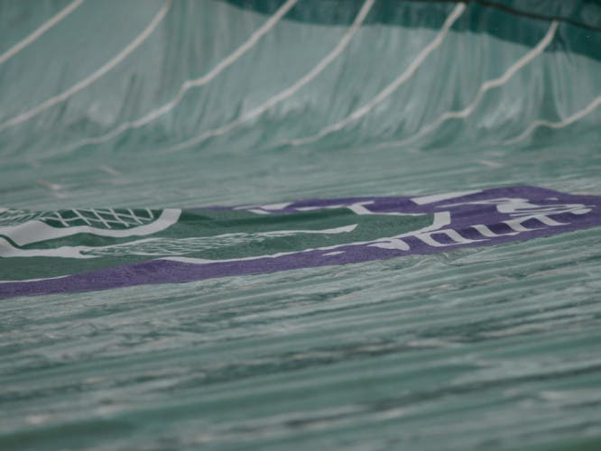 Pioggia a Wimbledon (foto FABRIZIO MACCANI)