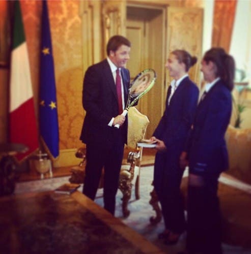 Sara Errani e Roberta Vinci vengono ricevute da Matteo Renzi a Palazzo Chigi (foto di nomfup, Instagram)