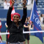 Serena Williams alza il trofeo, US Open 2014 (foto RAY GIUBILO)