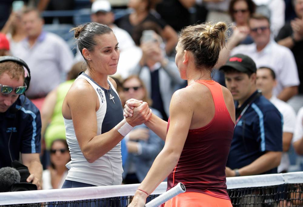 Simona Halep si congratula con Flavia Pennetta - SF US Open 2015