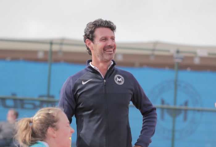 Patrick Mouratoglou durante una pausa di un allenamento all'Academy (foto a cura di M.Restifo, Mouratoglou Tennis Academy)