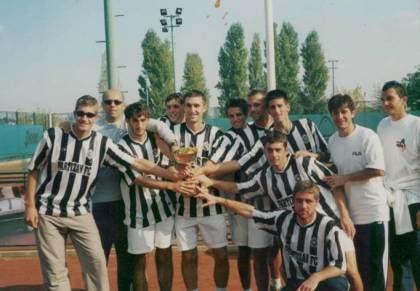 La squadra del TK Partizan vincitrice del campionato a squadre 2003