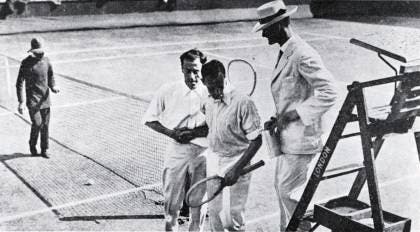 Tony Wilding e Norman Brookes, stretta di mano al termine della finale di Wimbledon 1914