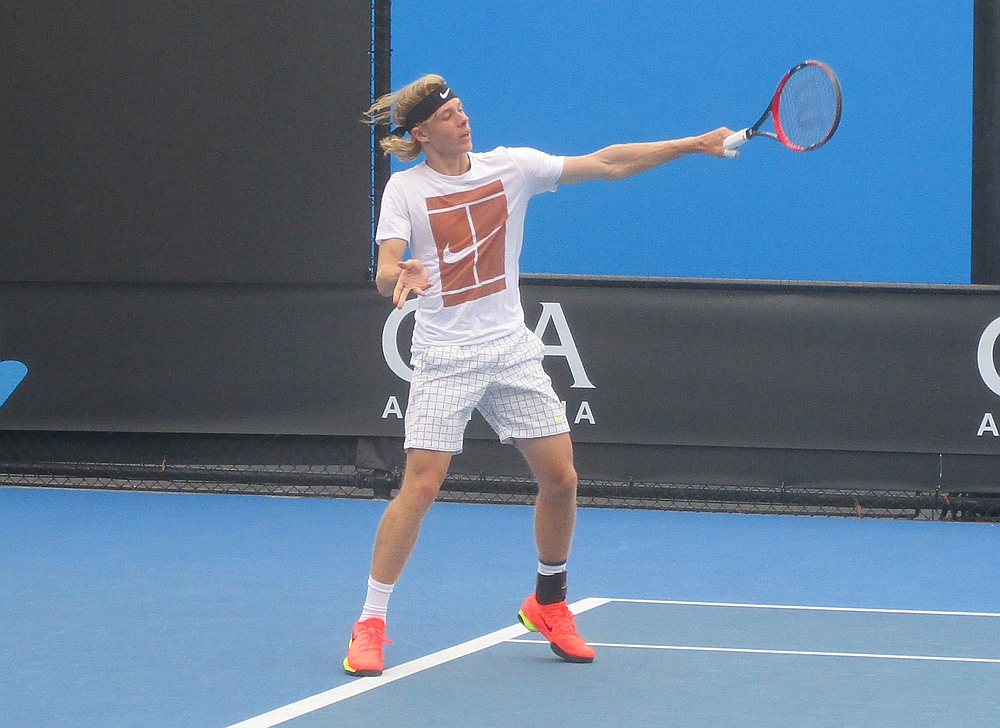 shapovalov rovescio alto