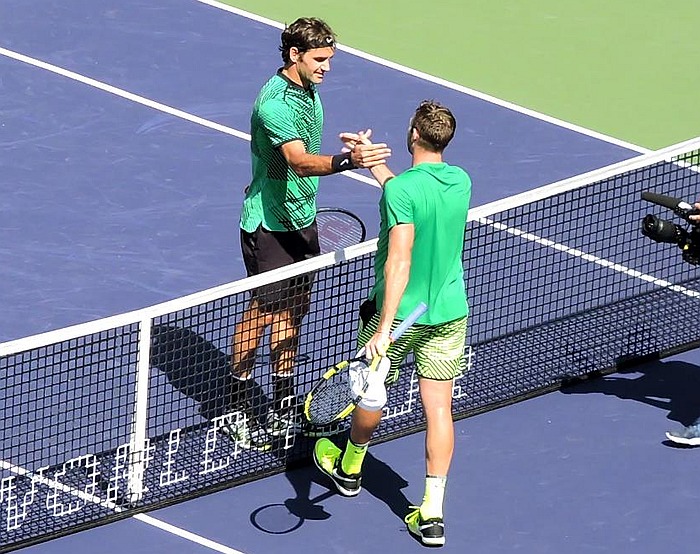 federer sock stretta di mano