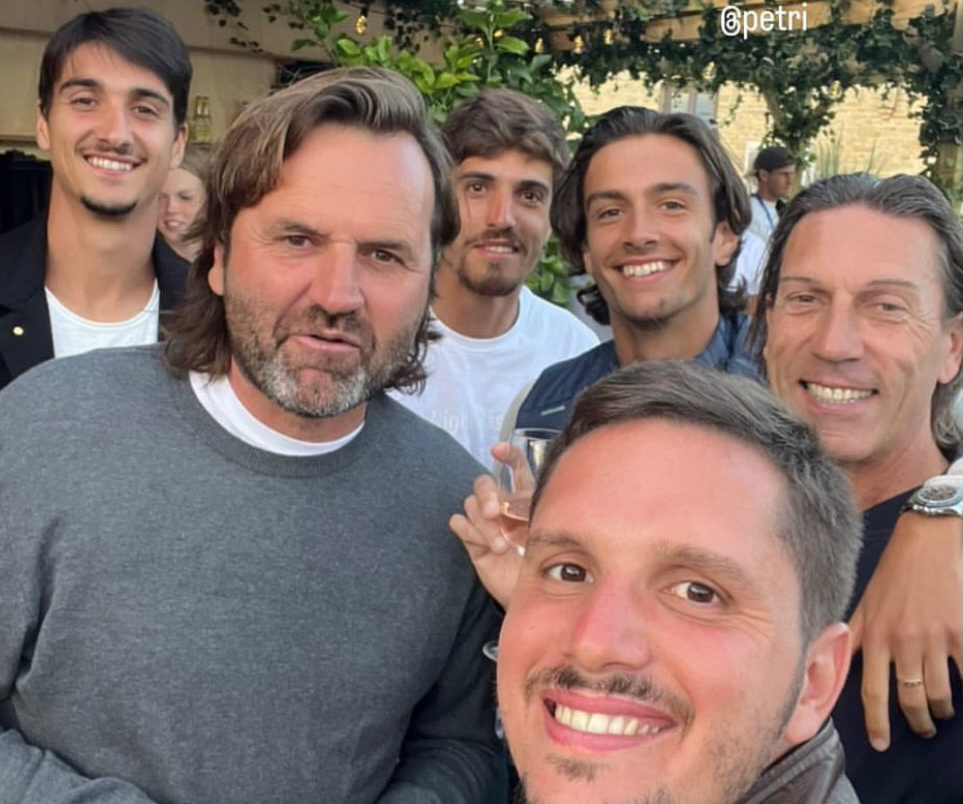 Sonego e Musetti con membri dei loro team: foto tratta da Instagram