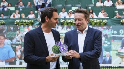 Roger Federer e Ralf Weber – ATP Halle 2023 (foto via Twitter @atptour)