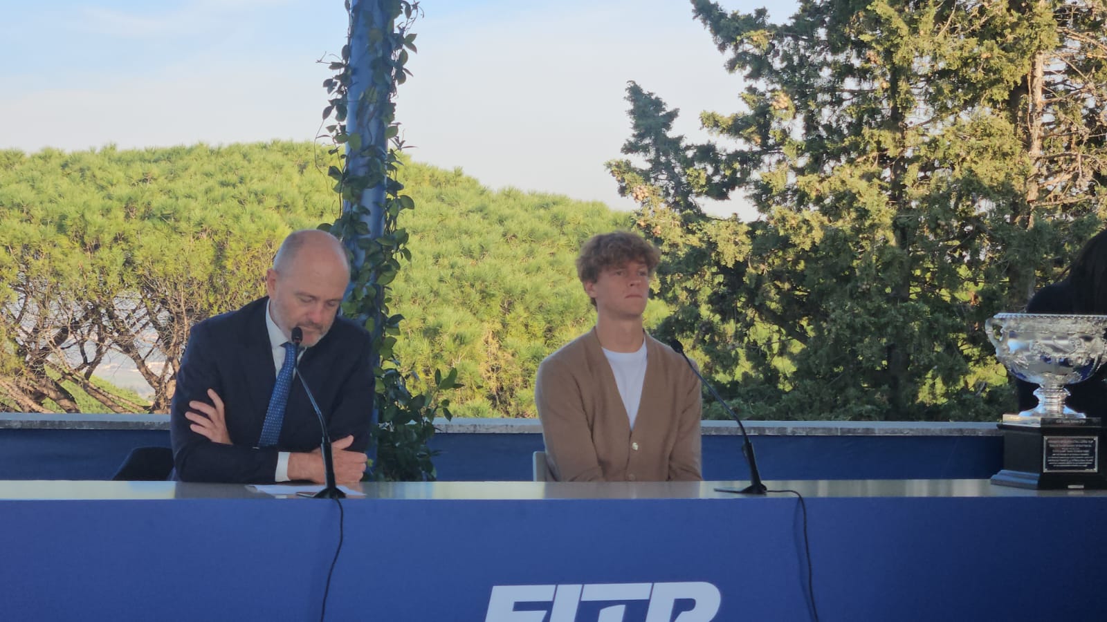 Angelo Binaghi e Jannik Sinner in conferenza stampa (foto Ubitennis)