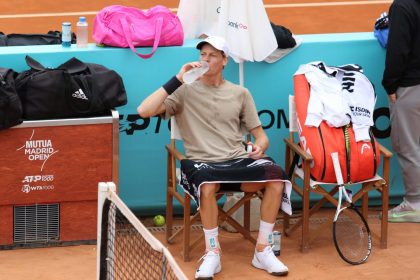 ATP Madrid, Sinner si ritira dal torneo: “L’anca mi fa sempre più male”-