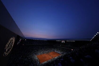 Court Philippe Chatrier - Roland Garros 2025 (foto X @ATPTour_ES)
