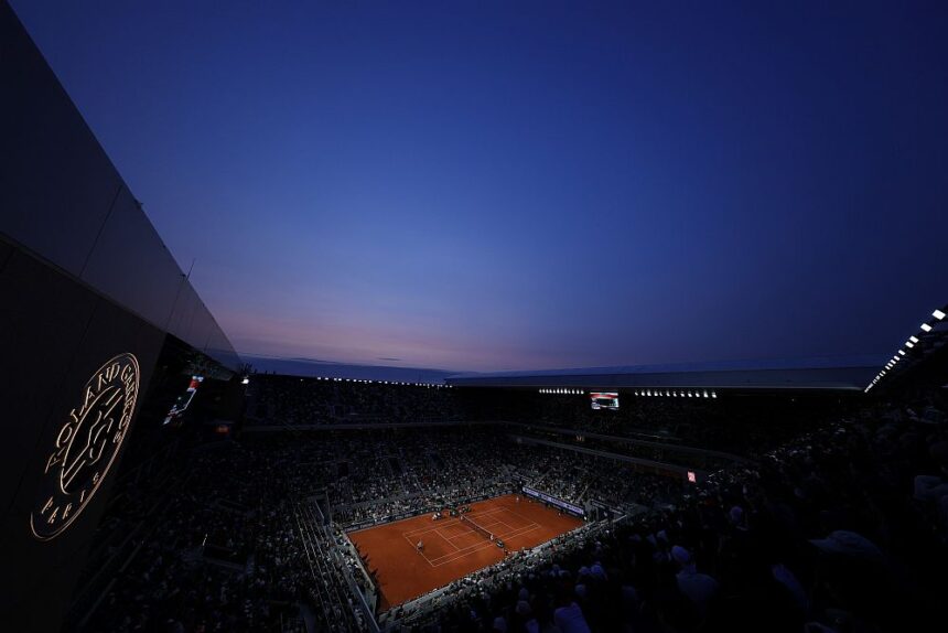 Court Philippe Chatrier - Roland Garros 2025 (foto X @ATPTour_ES)
