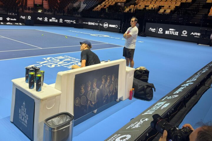 Sinner e Resnicoff - Six Kings Slam 2025 (foto Ubitennis)