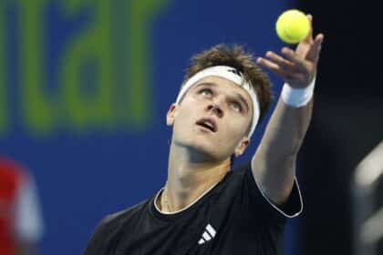 Jakub Mensik - ATP Doha 2026 (foto X @atptour)