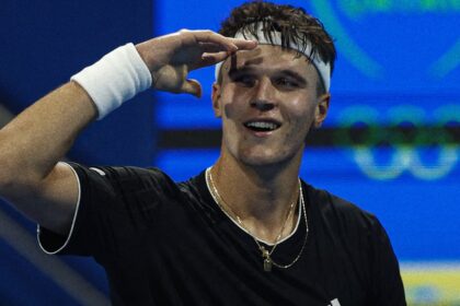 Jakub Mensik - ATP Doha 2026 (foto X @atptour)