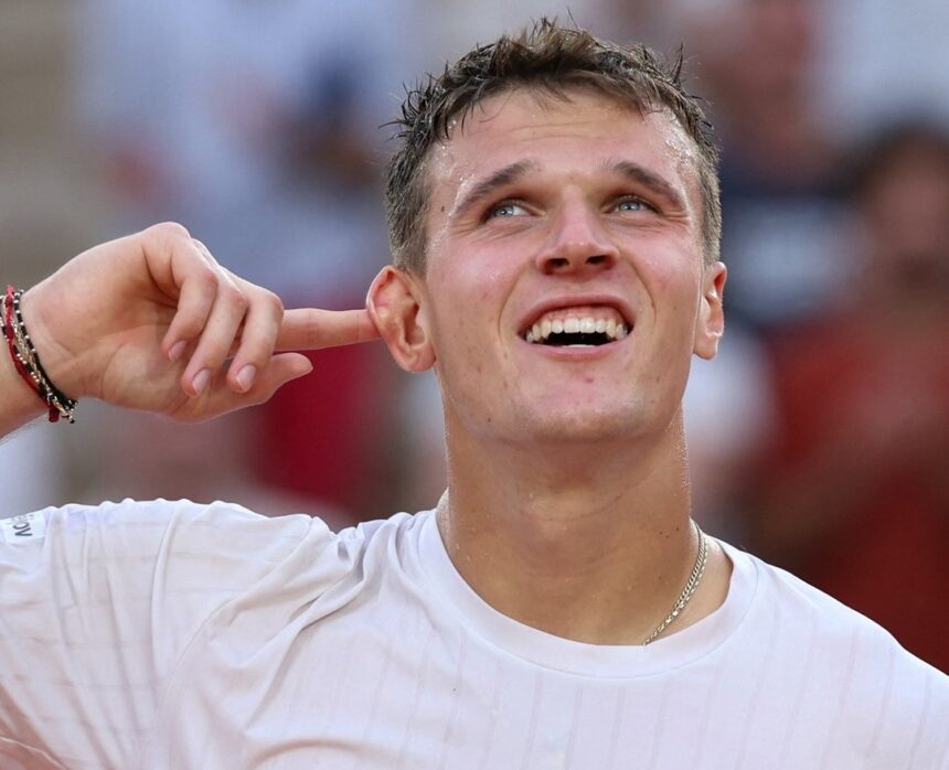 Jakub Mensik - Roland Garros 2026 (x @atptour)